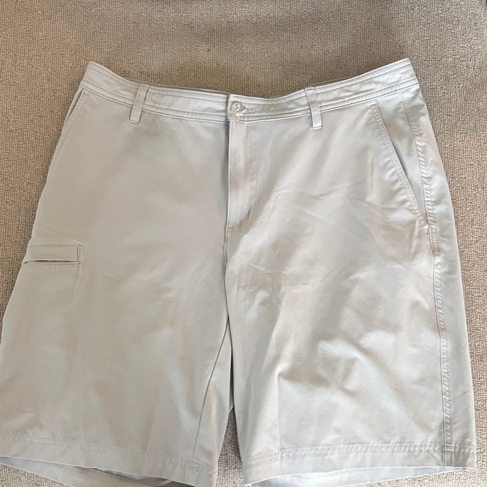 Men's Light Gray Cargo Shorts - Classic Everyday Style